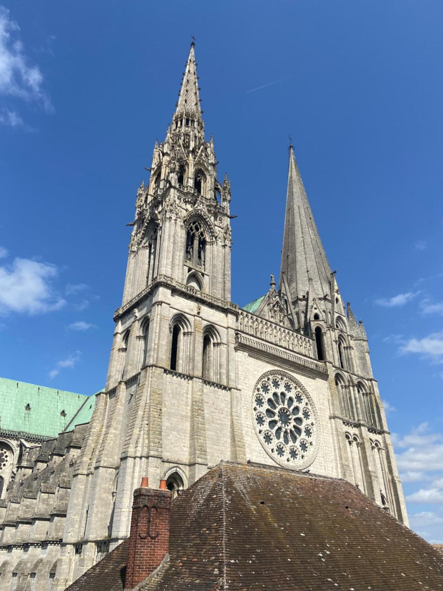 La - Parvis Cathedrale Chartres